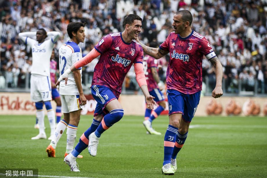 [圖]帕雷德斯任意球破門弗拉霍維奇建功 尤文2-1勝