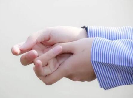 为什么总是手麻？医生分析了这9种原因