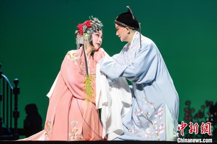 全本55出《牡丹亭》劇照 上海昆劇團(tuán)供圖 全本55出《牡丹亭》劇照 上海昆劇團(tuán)供圖