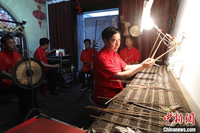 多地皮影戲班齊聚“中國皮影之鄉(xiāng)”：好戲又開場