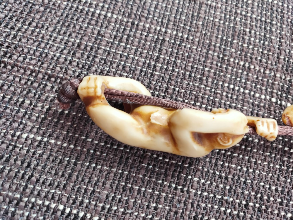 不该听的不听 不该看的不看 不该说的不说