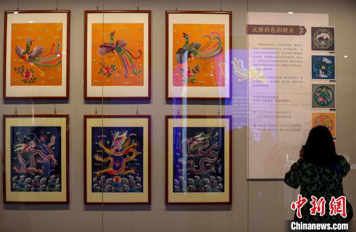 漢繡保護成果展在武漢開幕盡顯楚風漢韻