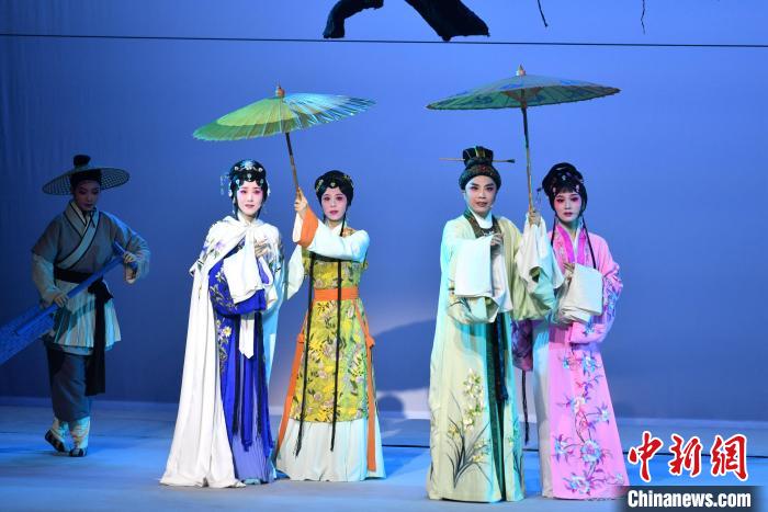 優(yōu)秀劇目《唐琬》在福州芳華劇院上演?！蚊?攝