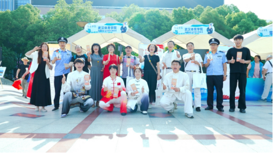 以愛之名 護民平安——湖北省宜昌市西陵區(qū)反邪教宣傳點亮夷陵廣場