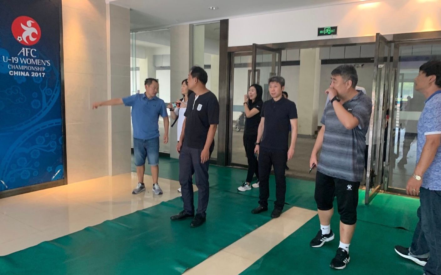 　足協(xié)工作組考察比賽地。中國足協(xié)供圖