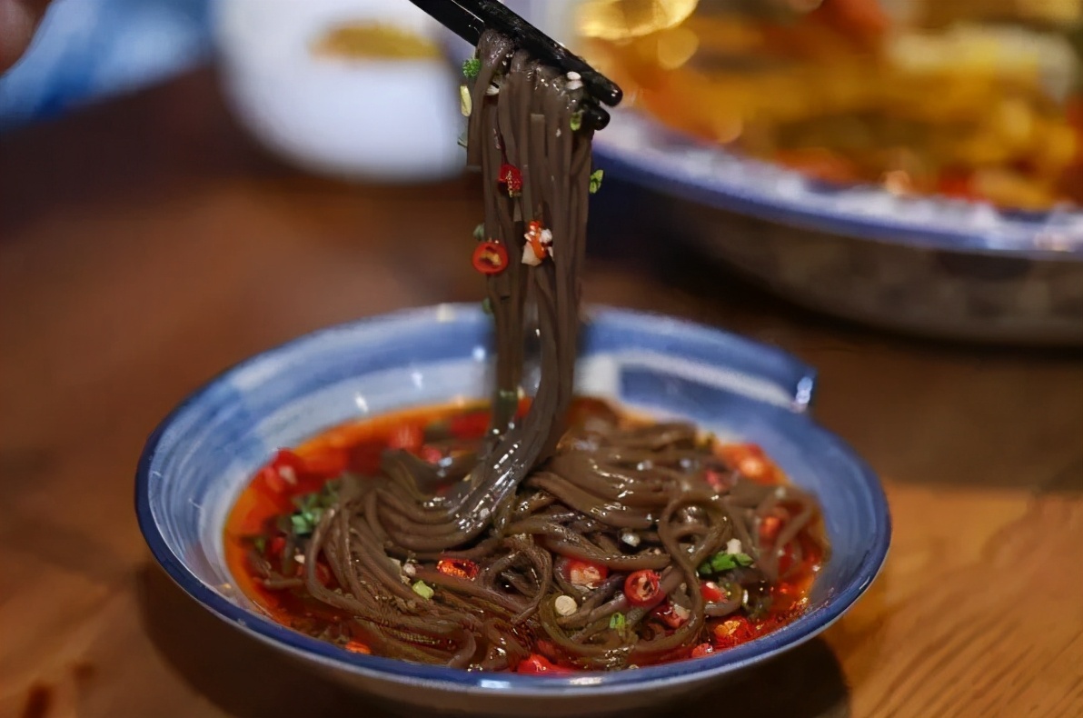 做萬能涼拌汁，牢記“6個1”配比，拌葷素菜都好吃，味道好極了