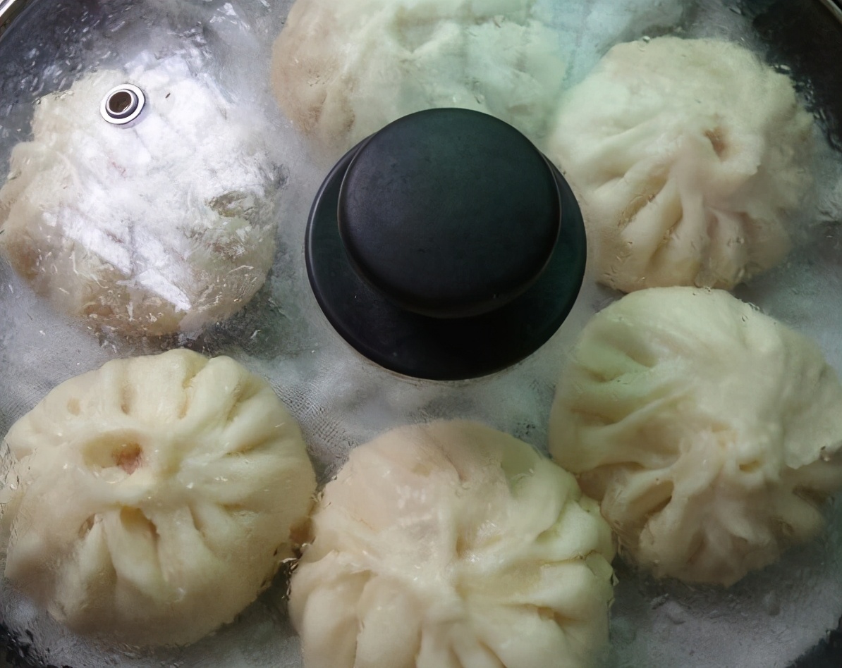 蒸包子，記住“5點(diǎn)竅門”，包子蒸好蓬松飽滿，像買來(lái)的一樣